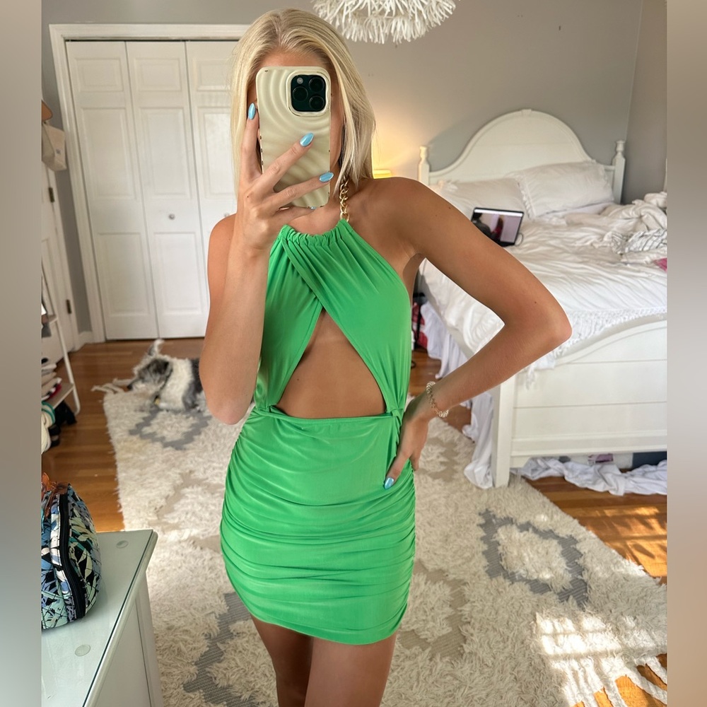 Pretty Little Thing dress